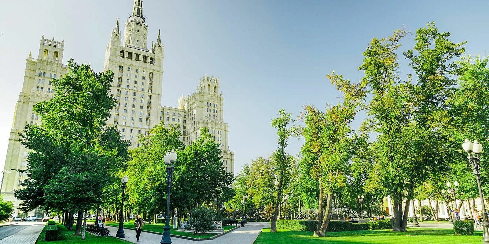 Аллея сквер озеленение екатеринбург. Озеленение города. Зеленые насаждения в городе. Зеленые насаждения города москва. Зеленые зоны в городе.