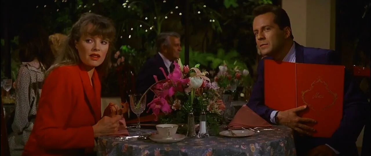 Свидание вслепую злодейки слишком идеально. Саймон пегг краденое свидание. Свидание вслепую. Брюс уиллис свидание вслепую. Брюс уиллис свидание вслепую 1987.