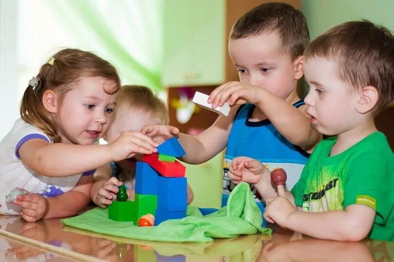 сад для дошкольников. труд детей в детском саду. младшие дошкольные группы. игрушки для детского сада. дети в детском саду.