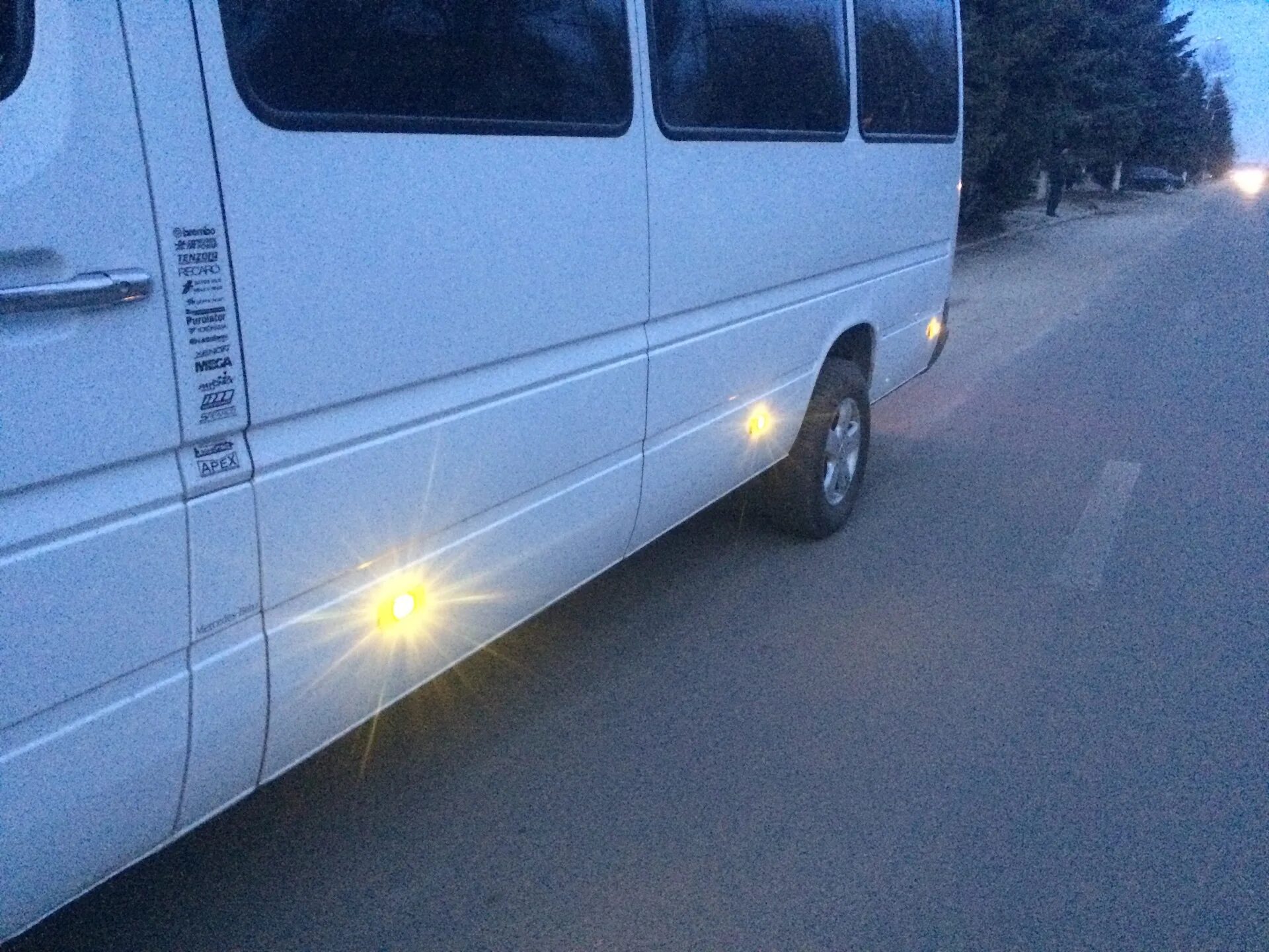 Лампы спринтер 906. Лампа ходовых огней sprinter. мерседес спринтер 17 года ходовые лампочки какие.