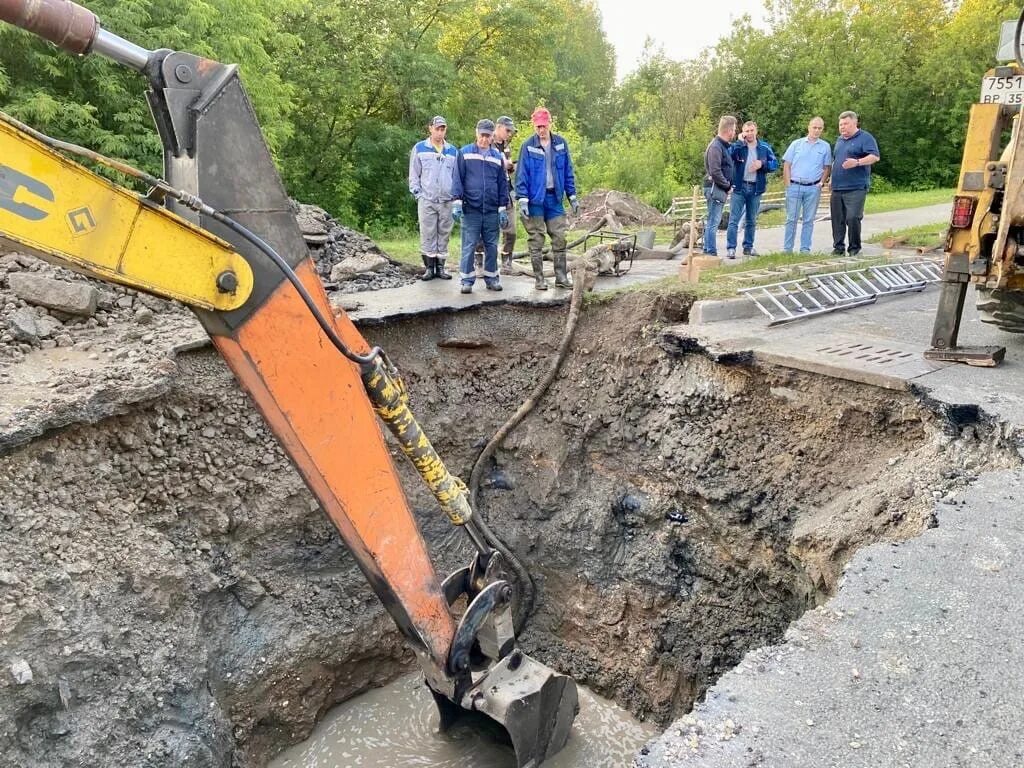 Прорыв водопровода. Авария на водоводе. Прорыв водопровода в Северном. Авария на водопроводных сетях.