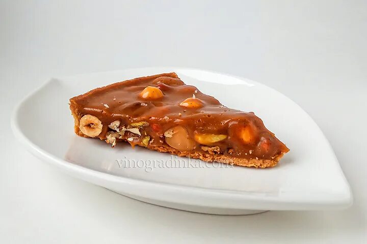 соленая карамель с орехами. арахис в карамели. пекан в карамели. соленая карамель с орехами. Raw торт с орехом и карамелью.