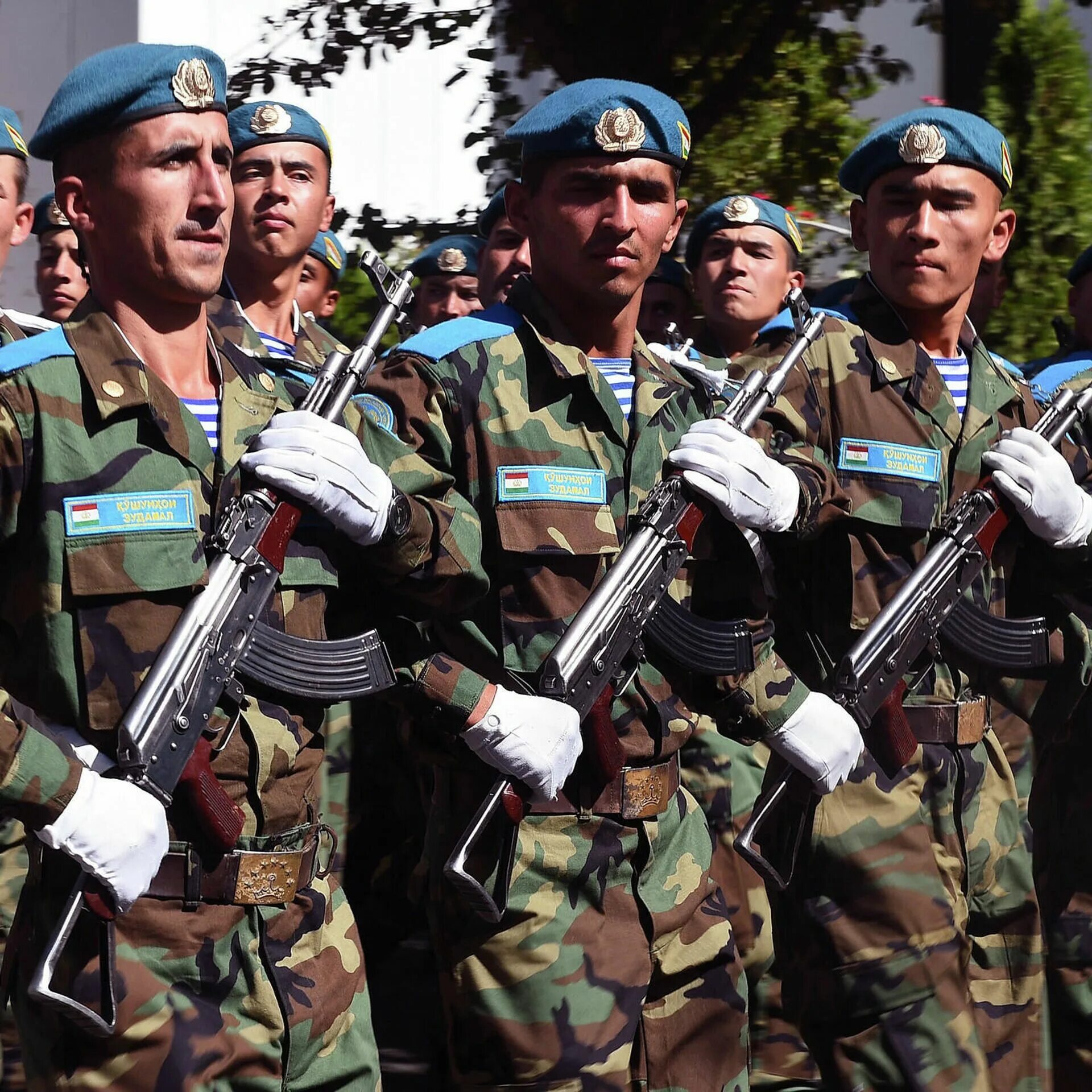 Сколько населения в таджикистане в 2024. Армия Таджикистана 2023. Армия Таджикистан Шер. Десантники Таджикистана. ВДВ Таджикистан.