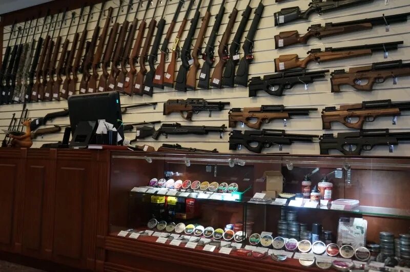 Комиссионное магазин ружье. Магазин оружий пневматика. Оружейный магазин пневматики. Самый большой магазин для оружия. Магазин для воздушного ружья.
