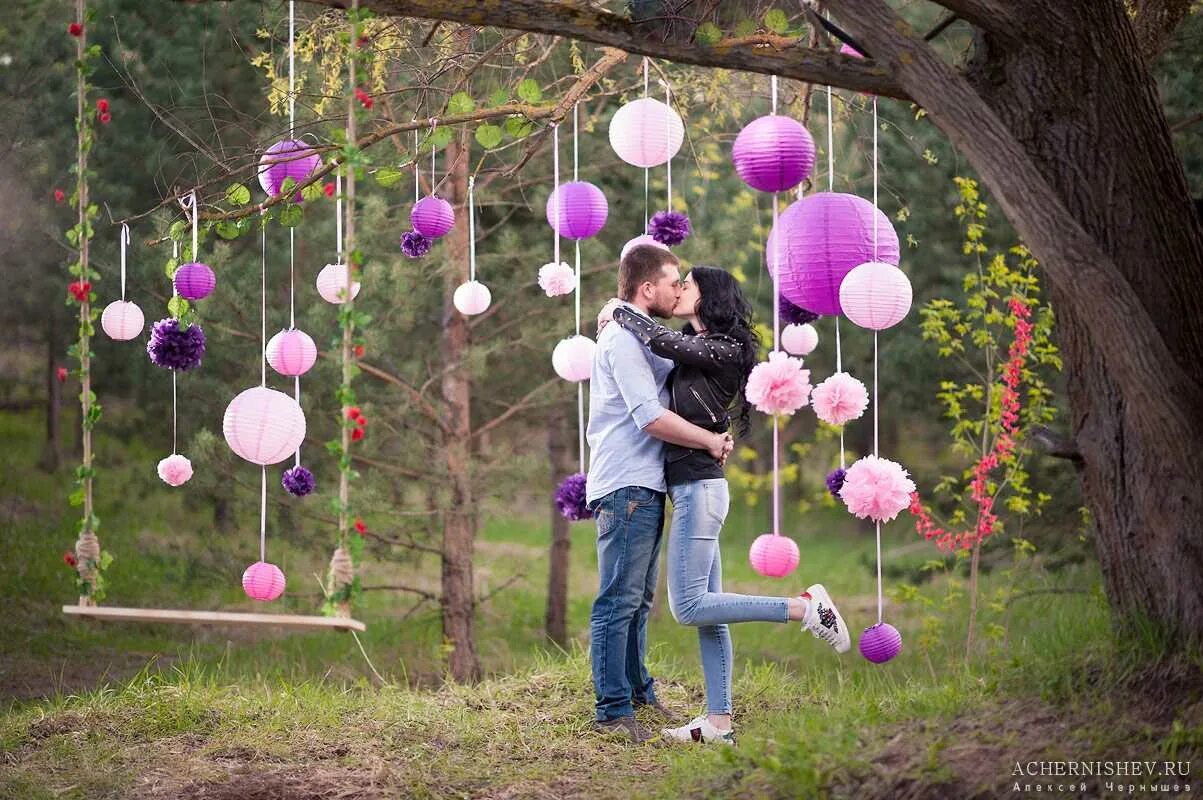 Украшение праздника на природе. Украшение шарами на природе. Фотозона детский день рождения на природе. Фотозона с шарами на улице. Фотозона в парке