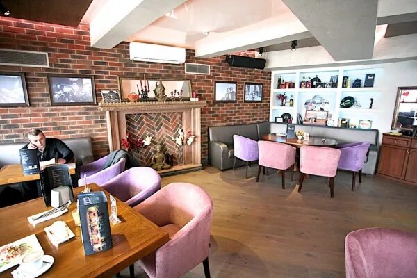 Стерео кафе томск. Stereo cafe калининград. интерьеры кафе калининград. интерьер кофейни калининград. интерьеры калининградских кафе.