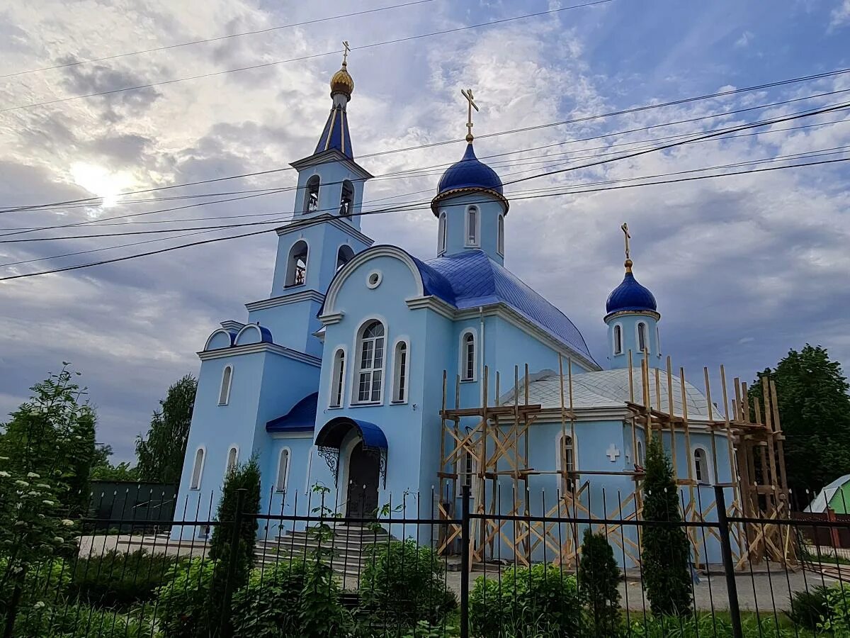 Пушкино московская область мамонтовка. Храм иконы Божией матери «Нечаянная радость» Пушкино. Храм Нечаянная радость Мамонтовка. Церковь иконы Нечаянная радость в Пушкино. Храм в Мамонтовке Пушкинский район.