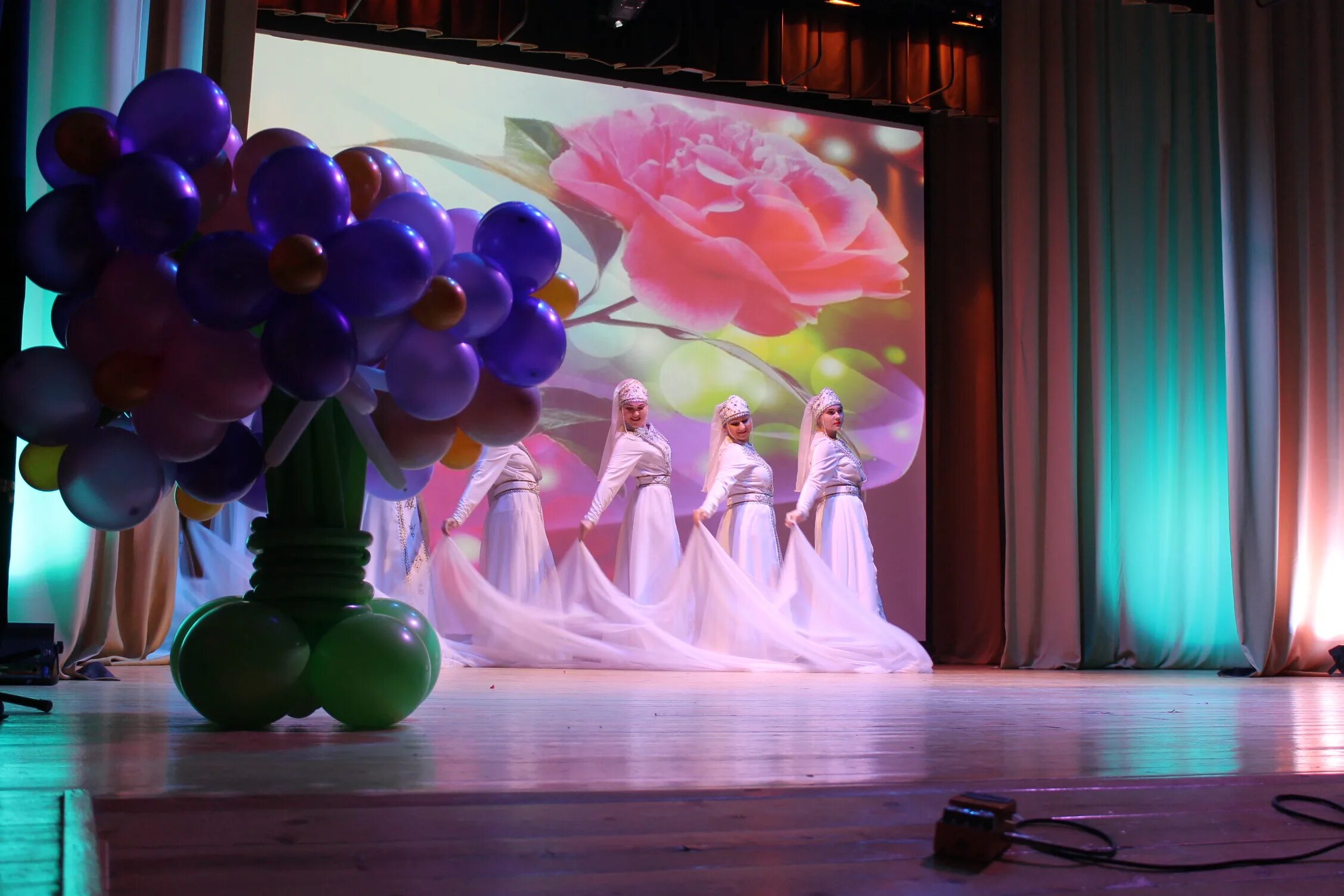 юбилеем дворцу культуры