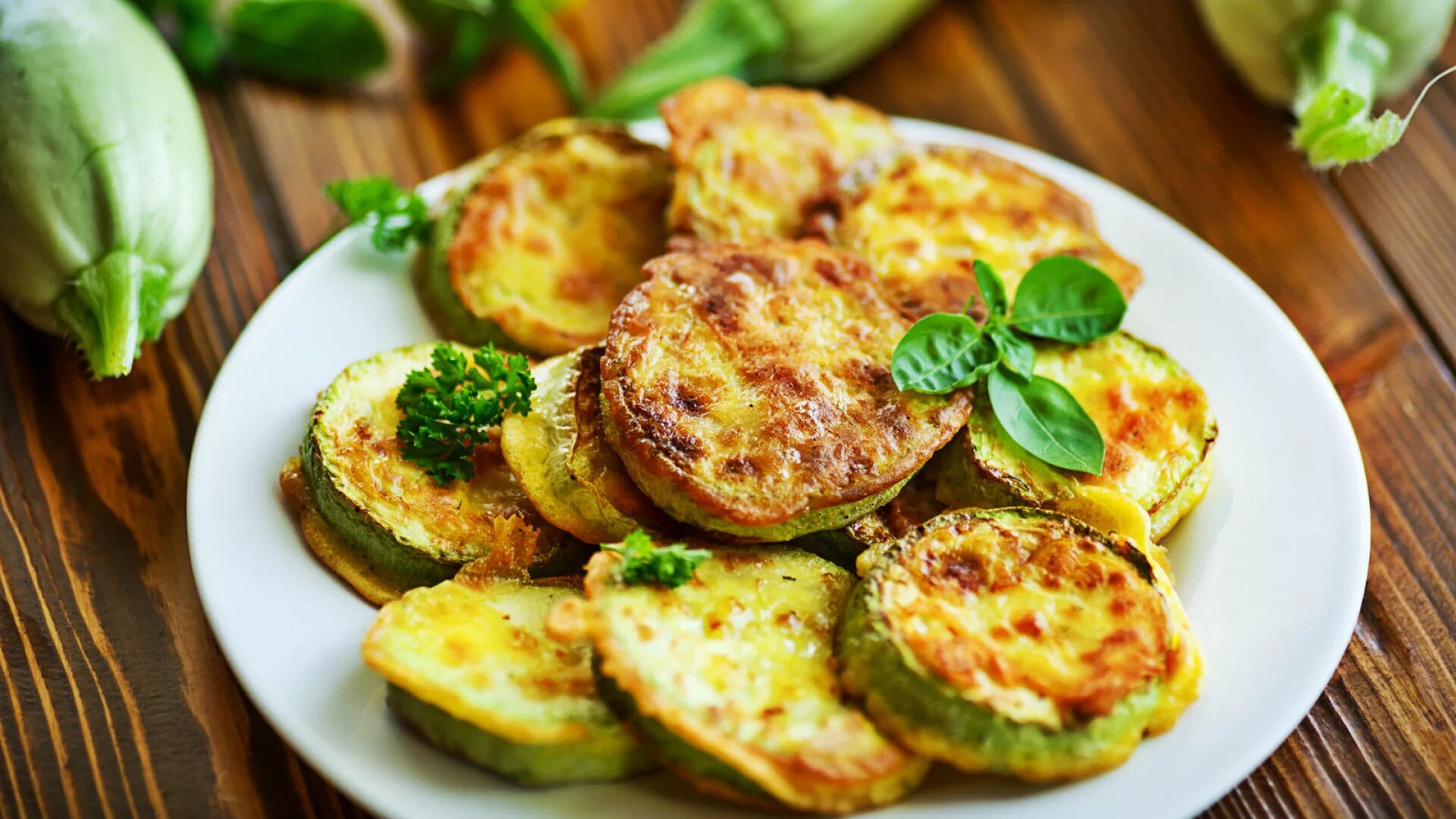 Кабачки самый вкусный рецепт быстрого. Жареные кабачки. кабачки в кляре. жареные цукини. вкусные жареные кабачки.