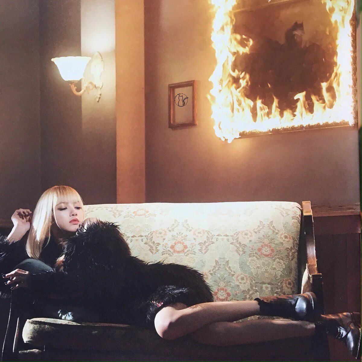 I like to play with fire. Лиса манобан playing with fire. блэк пинк play with fire. lisa blackpink playing with fire. лиса блэк пинк playing with fire огонь.