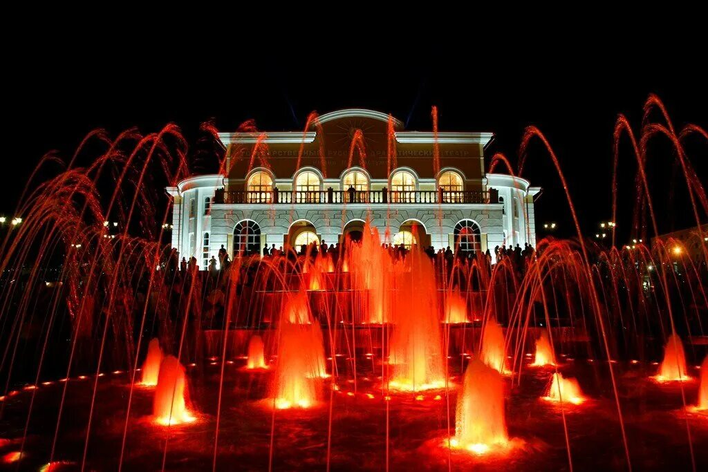 А бестужева. Улан удэ русский драм театр. Русский театр. Драмтеатр улан удэ ночью. Русский драматический театр улан-удэ.