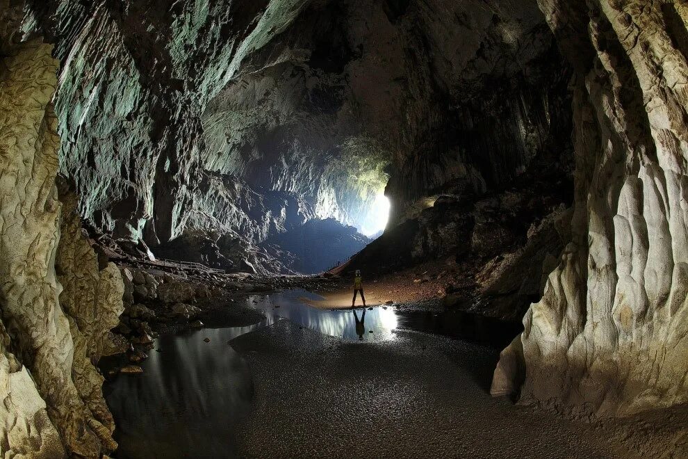 Пещера пестера. Пещера в горах. Даже пещера. Тектонические пещеры. Пещера эр ван донг в китае фото.