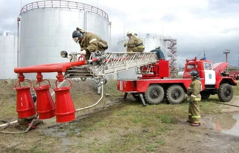 Переработка пожарных. Переработка пожарных. Тушение нефти и нефтепродуктов в резервуарах и резервуарных парках. Тушение нефти в резервуарах и резервуарных парках. Переработка пожарных.