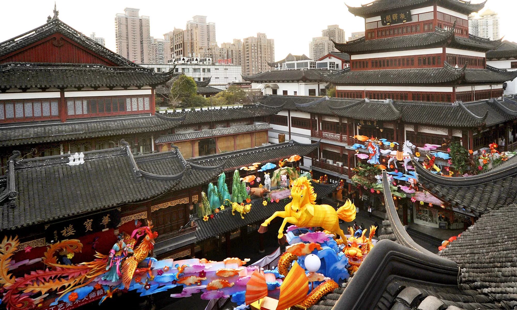 Close town. Рынок Юйюань Шанхай. Yuyuan Bazaar. Yuyuan Garden and Bazaar. Базар Шанхай Казахстан.