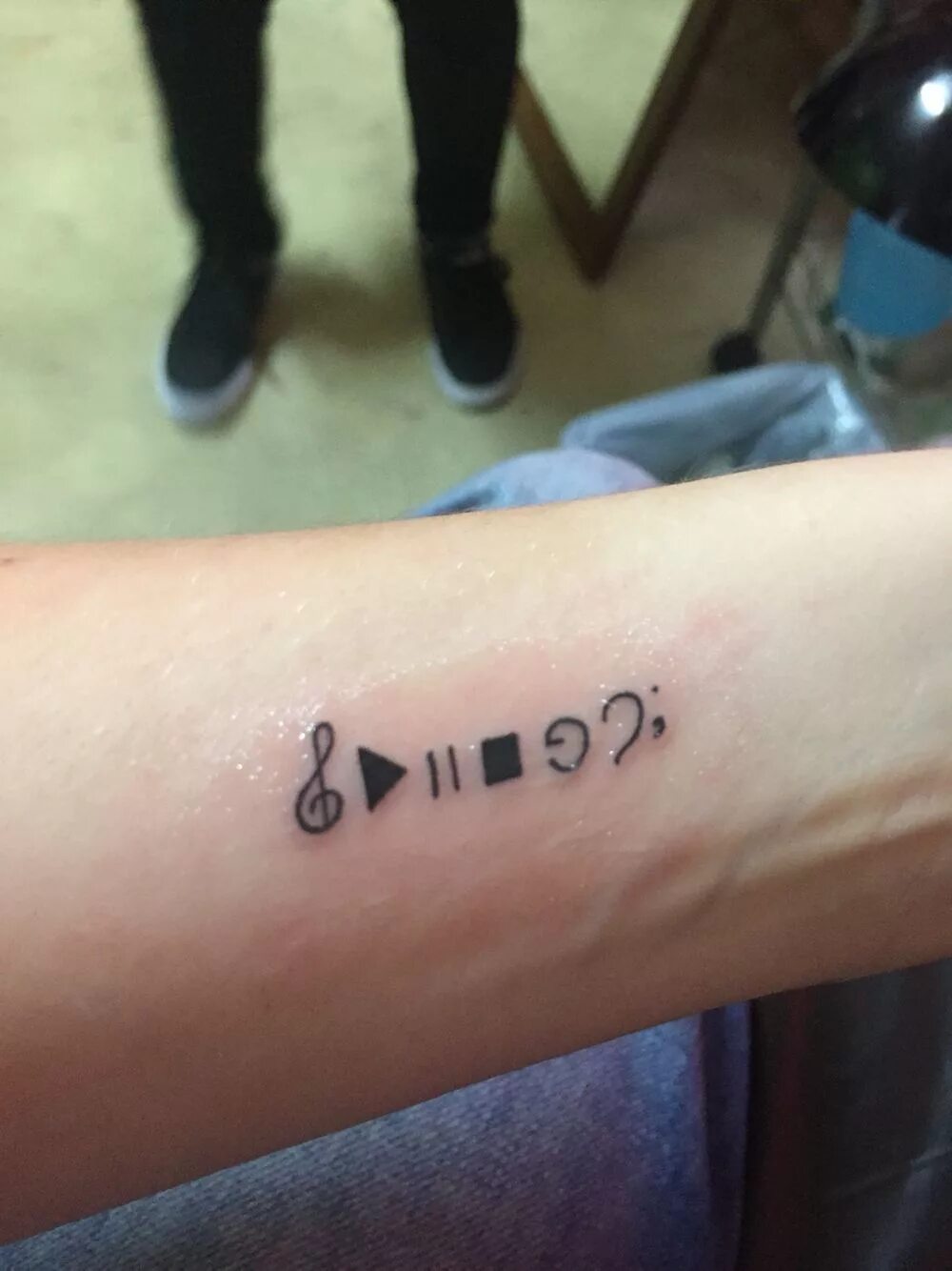 Tattoo play. Татухи на руку ручкой. Тату плей. Тату плей пауза. Тату плей пауза.