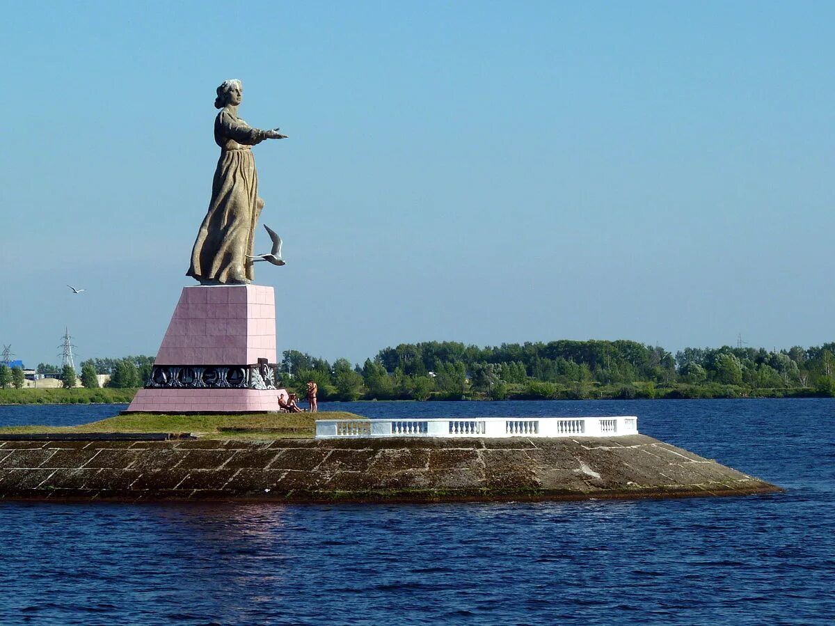 Название городов стоящих на волге. Монумент Волга-мать в Рыбинске. Монумент Волга Рыбинск. Волга мать памятник в Рыбинске. Рыбинское водохранилище мать Волга.