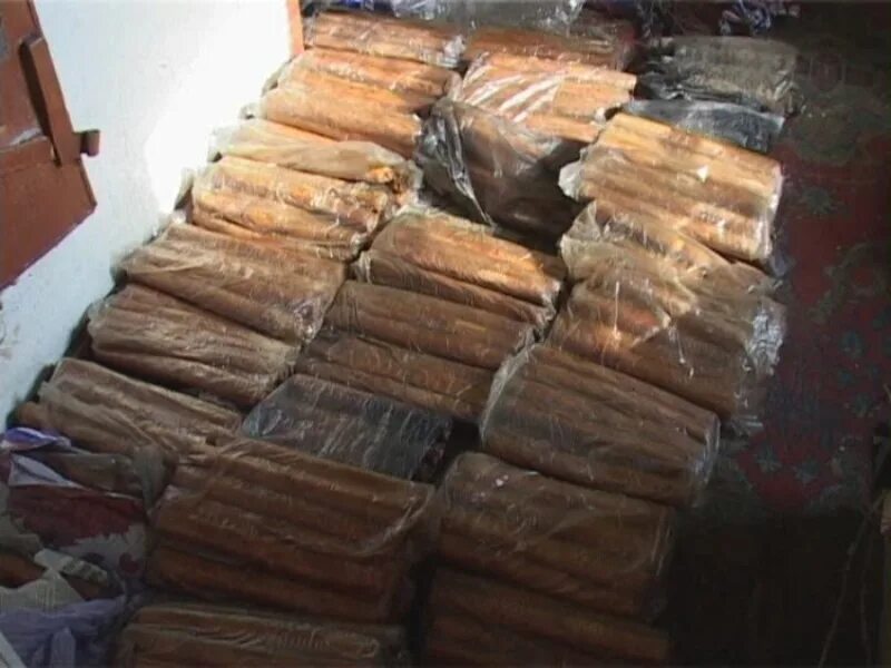 Фасовка кокаина. Сахар в россии завод. Тонна наркотиков. Тонна найтись. Аммонит взрывчатка.