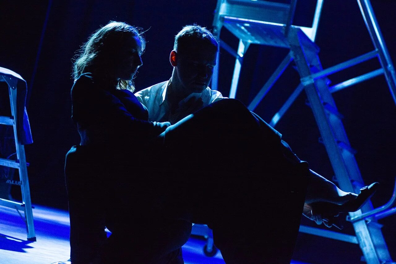 Спектакль тамбов билеты. Тамбовский молодежный театр. сцена в молодёжном театра тамбов. 104 страницы про любовь спектакль. еще раз про любовь спектакль.