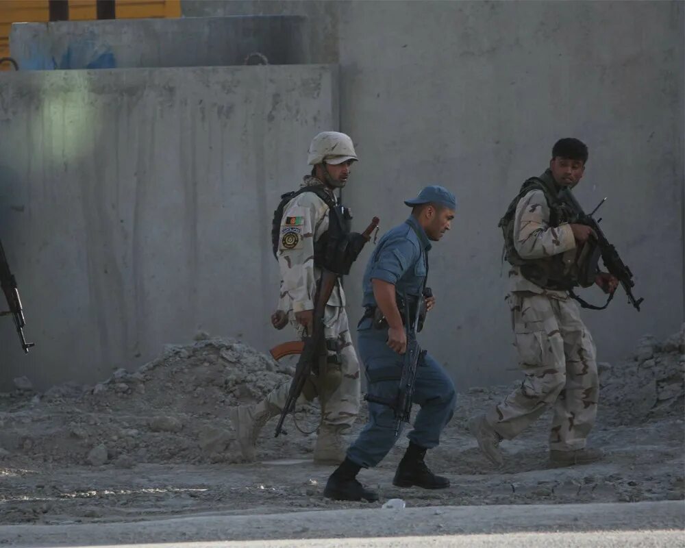 Президентский дворец дудаева грозный. Дворец дудаева штурм грозного 1995. Штурм дворца дудаева. Штурм президентского. Дворец дудаева штурм грозного 1995.