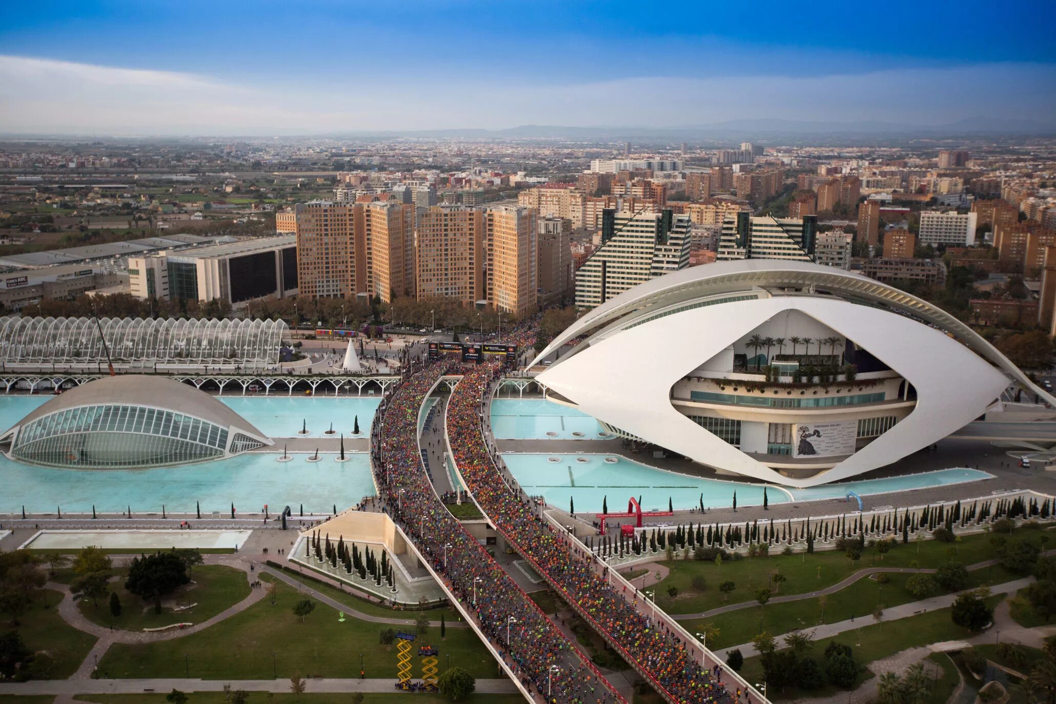 Валенсия это где. Валенсия Испания. Valensia Velodrome. Валенсия Испания достопримечательности. Валенсия горы.