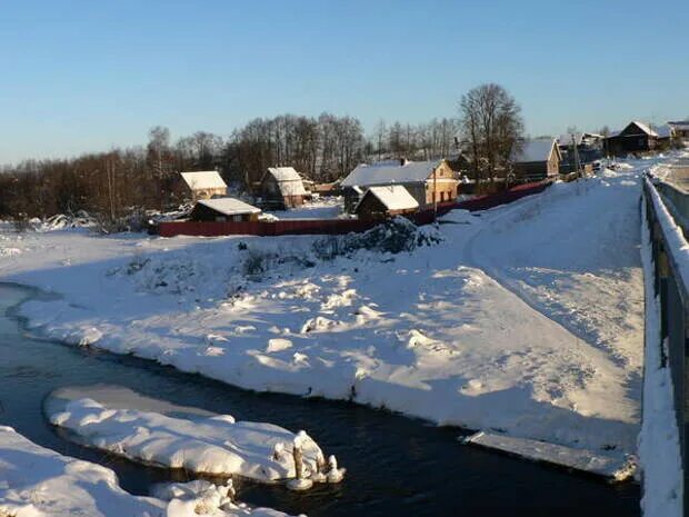 Переехать в деревню с предоставлением. Переезд в деревню. Село переезд речка. Переезд в деревню Укан. Переезд деревня Маклино.