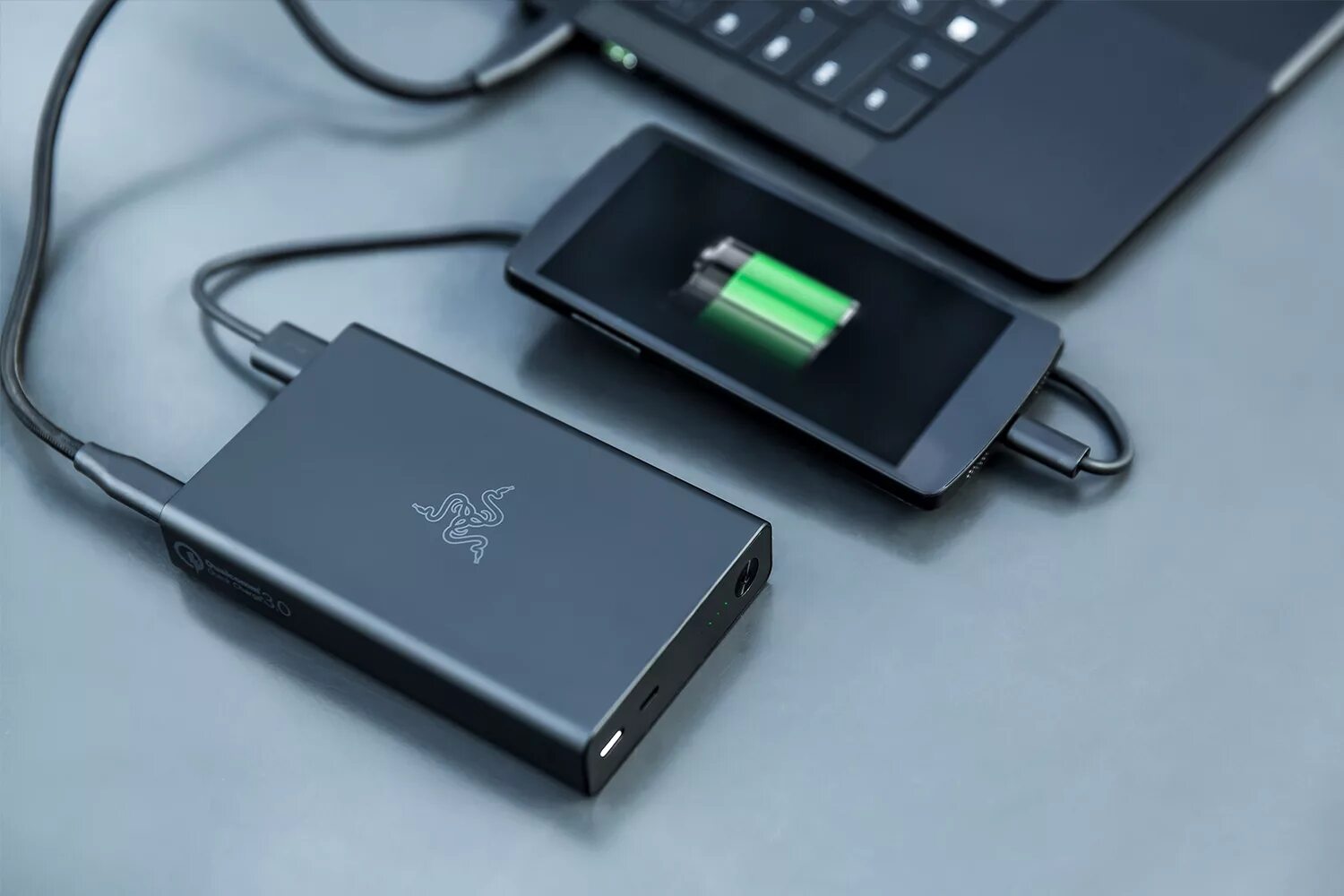 Переносный аккумулятор телефона. Razer Power Bank. Razer 10 внешний аккумулятор. Повербанк Power Bank. Портативная зарядка Razer.