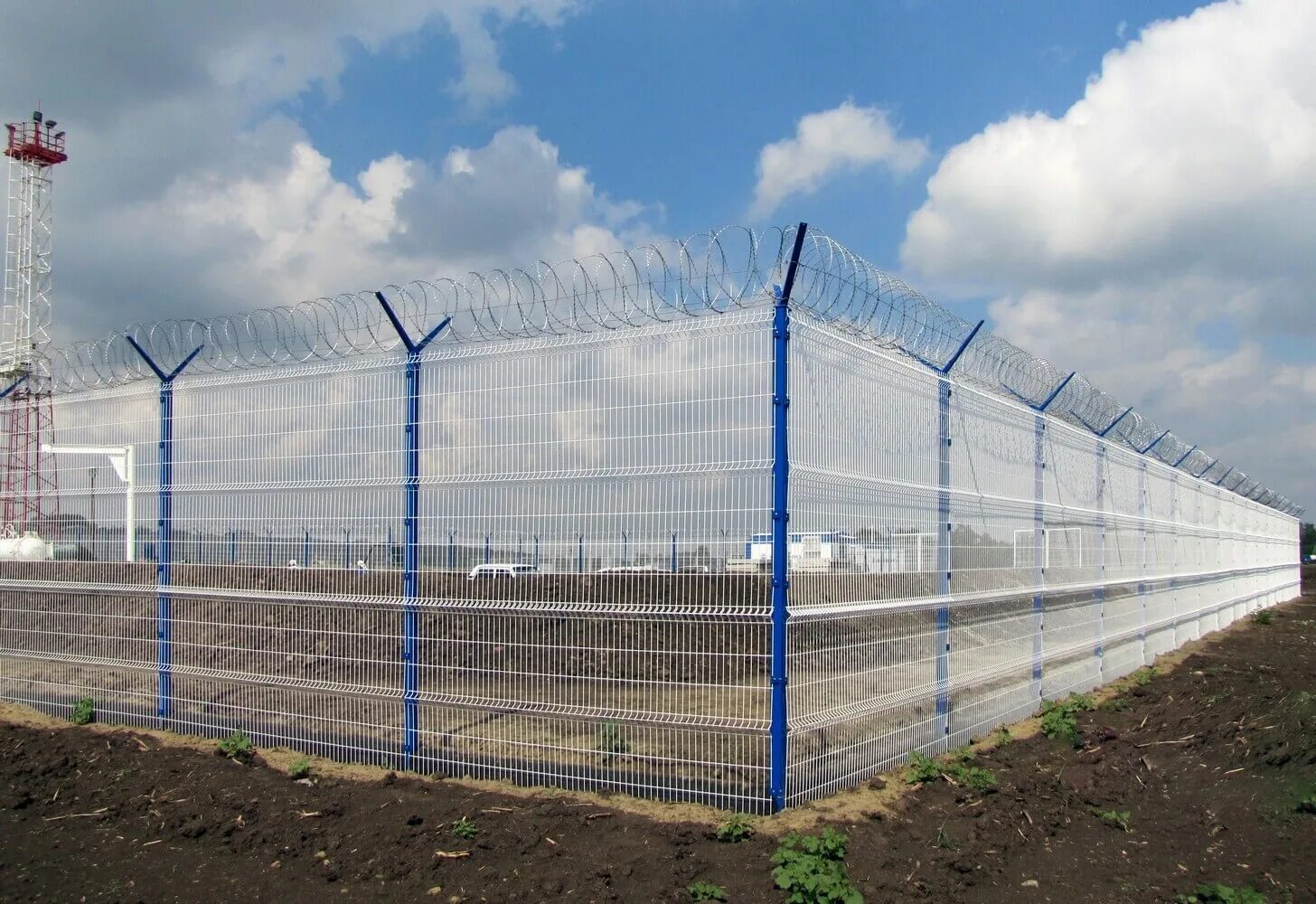 Охранная система периметра забора. Панель bastion 5/6 1,03х2,5 ral 6005 gl. Сетчатое ограждение 1 пм 30. Ограждение zinc-perimetr. Огородить периметр.