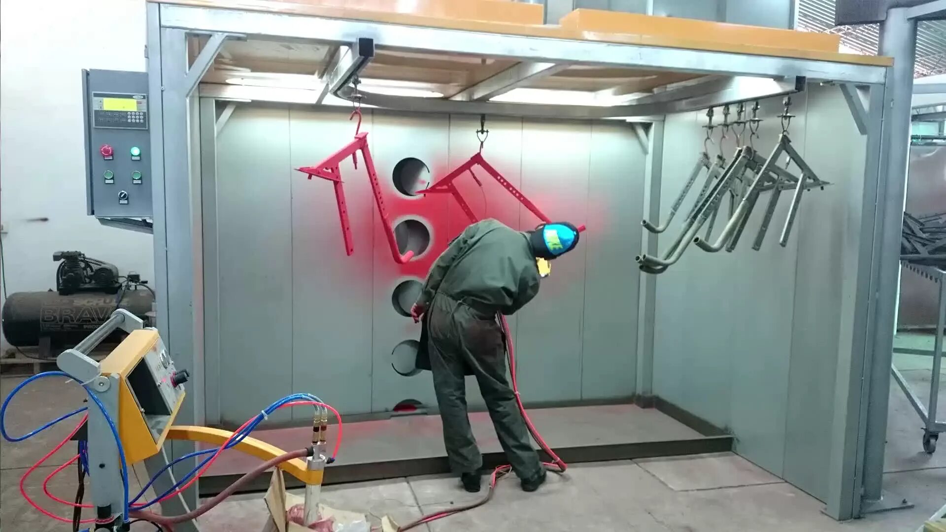 Краска поверх порошковой краски. Порошковая краска powder coating. нанесение порошковой краски. нанесение порошкового покрытия. порошковая покраска металла.