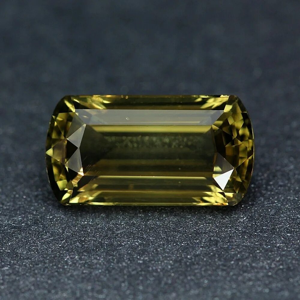 хризоберилл минерал. александрит цимофан. зеленый хризоберилл камень. хризоберилл желтый. зеленый хризоберилл камень.