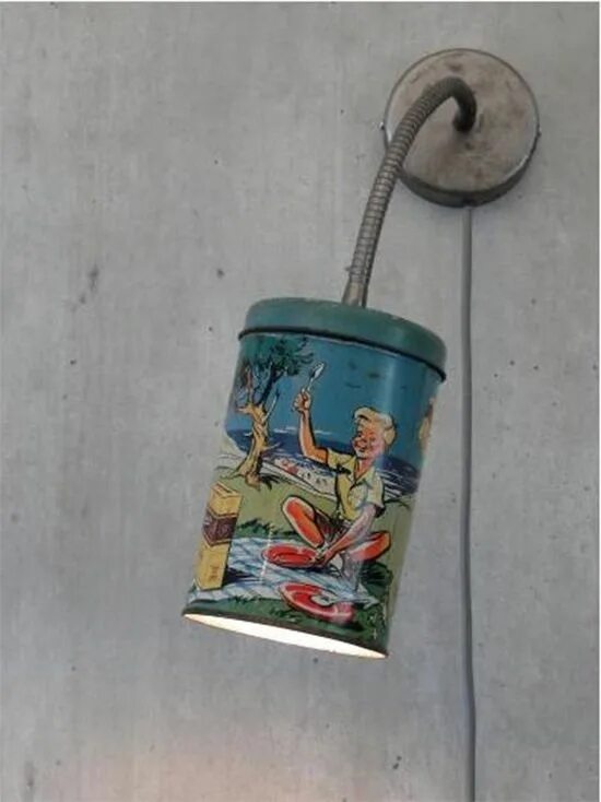 Светильник из жести. Настольная лампа из консервной банки. Светильник из жестяной банки. Светильники из жестяных банок. Жестяная лампа.