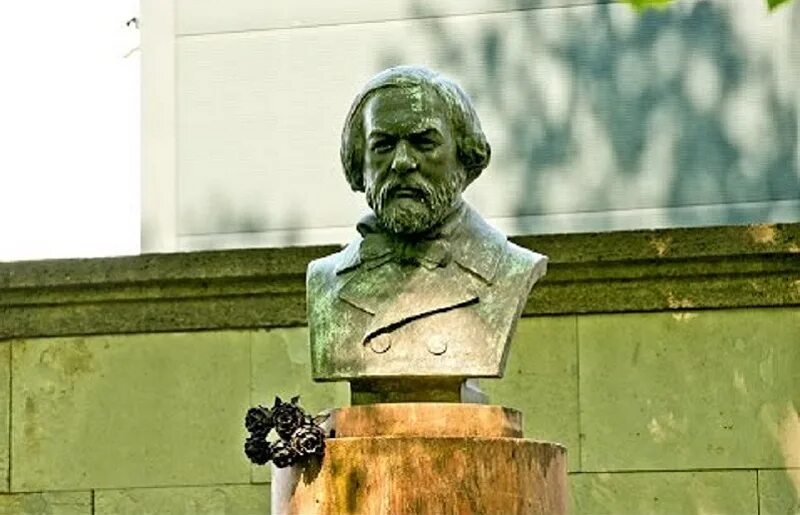 Жизнь глинки в петербурге. Могила глинки в берлине. глинка в берлине. памятник глинке. памятник глинке в германии.