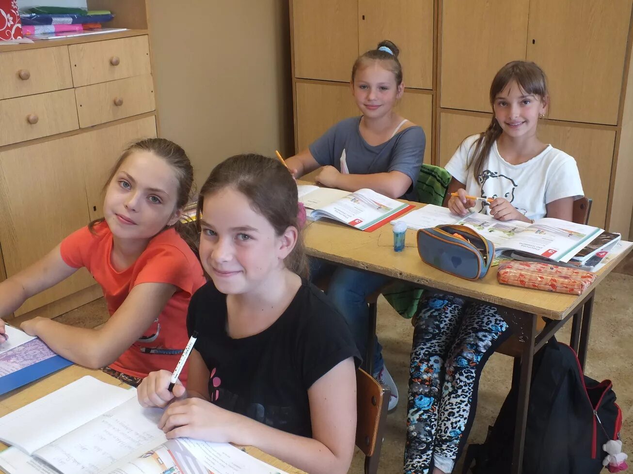 Ученик 9 класса. Фотографии шестой в класс. Класс с учениками. После шестого класса. После шестого класса.