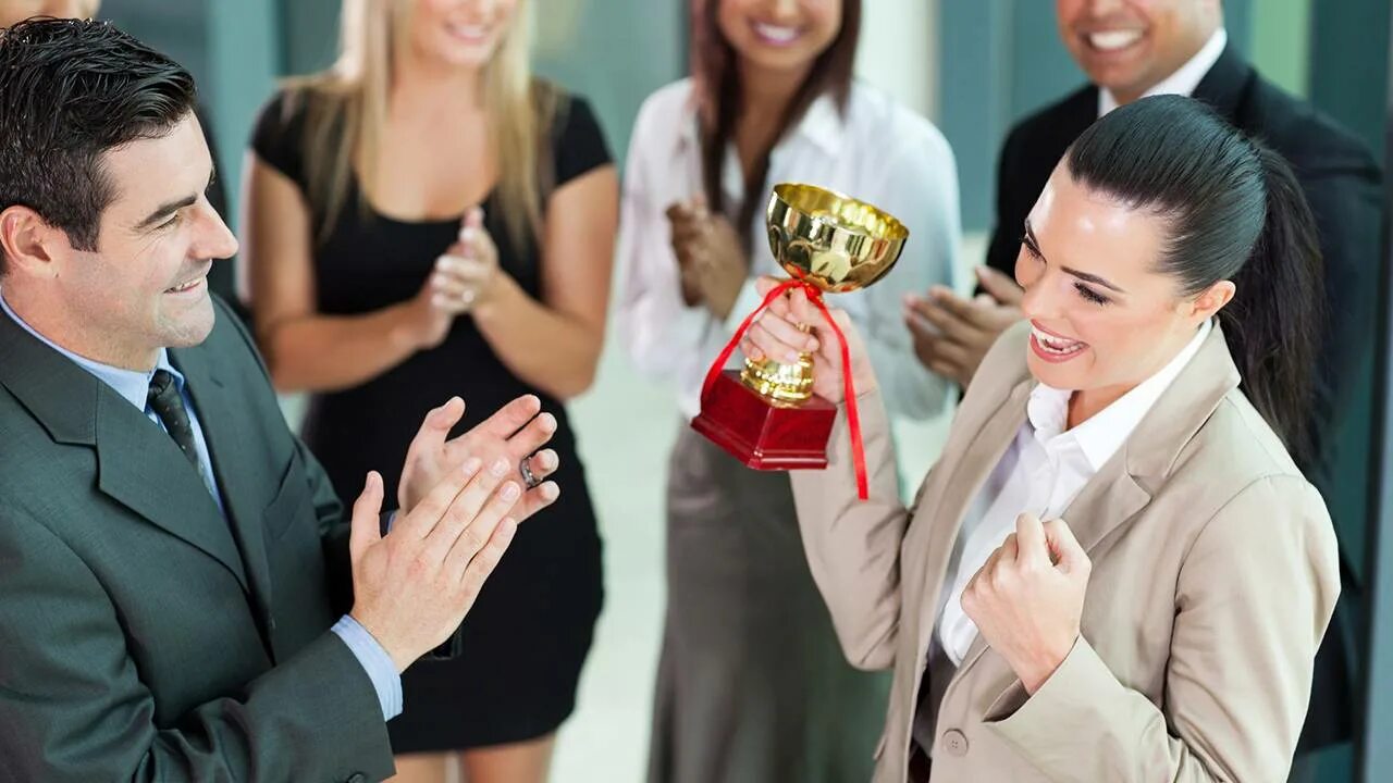 Известность это определение. Поставить в известность. Фотографируют знаменитость. Ставлю вас в известность. Ставлю в известность о том что.