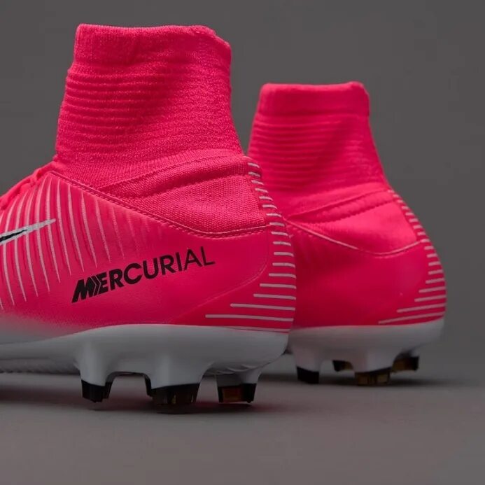 Розовые бутсы найк. Nike Mercurial Superfly v. Найк меркуриал суперфлай розовые. Nike Mercurial Superfly розовые. Бутсы Nike Mercurial розовые.