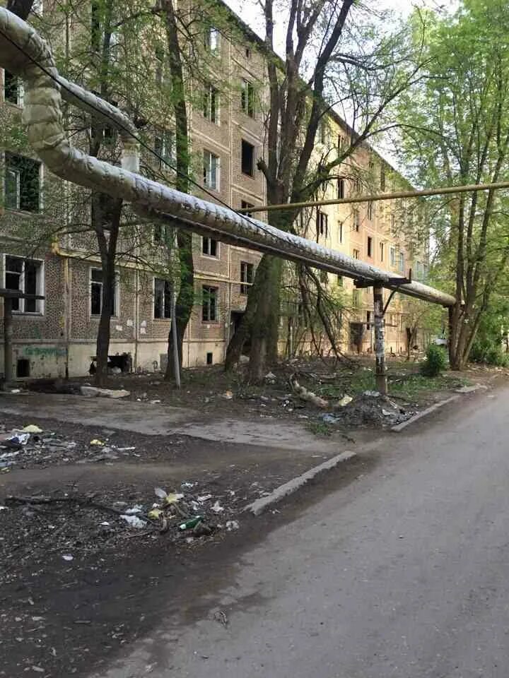 Саратов заброшенный дом Ленинская. Заброшенная улица Саратов. Заброшенные здания в Саратове. Заброшенная улица.