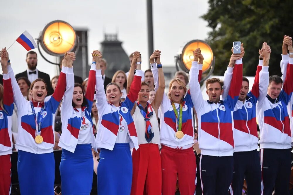 Легков олимпийский чемпион. Русский олимпийский спортсмен. Легков олимпийский чемпион. Русский олимпийский спортсмен. Легков олимпийский чемпион.