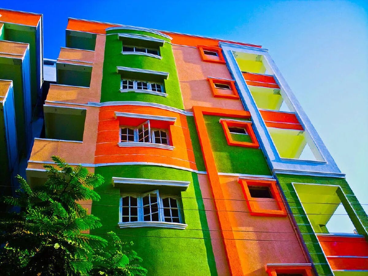 Купить фасад яркая жизнь. Краска фасадная facade Paint. Разноцветный фасад. Цветные фасады зданий. Разноцветный дом.