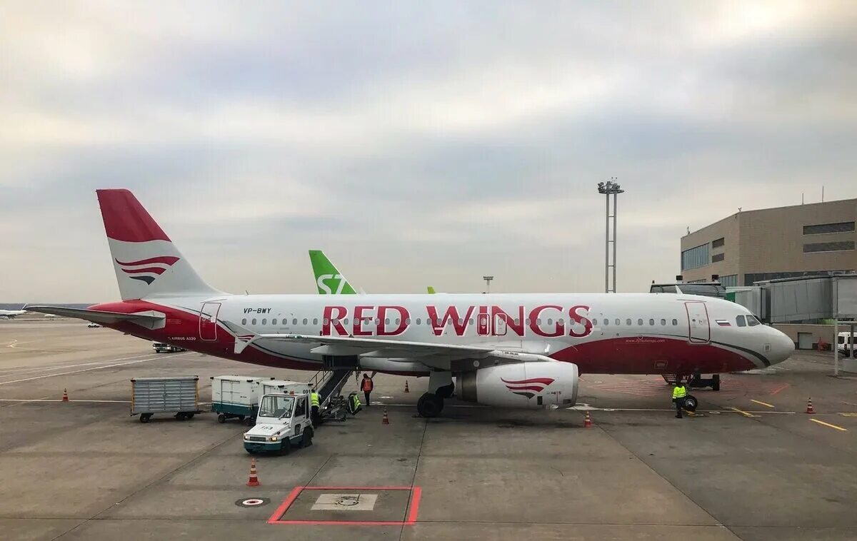 Самолеты ред Вингс Боинг. Red Wings a321 Анталья. Red Wings Жуковский. Жуковский аэропорт ред Вингс. Ред вингс шри ланка