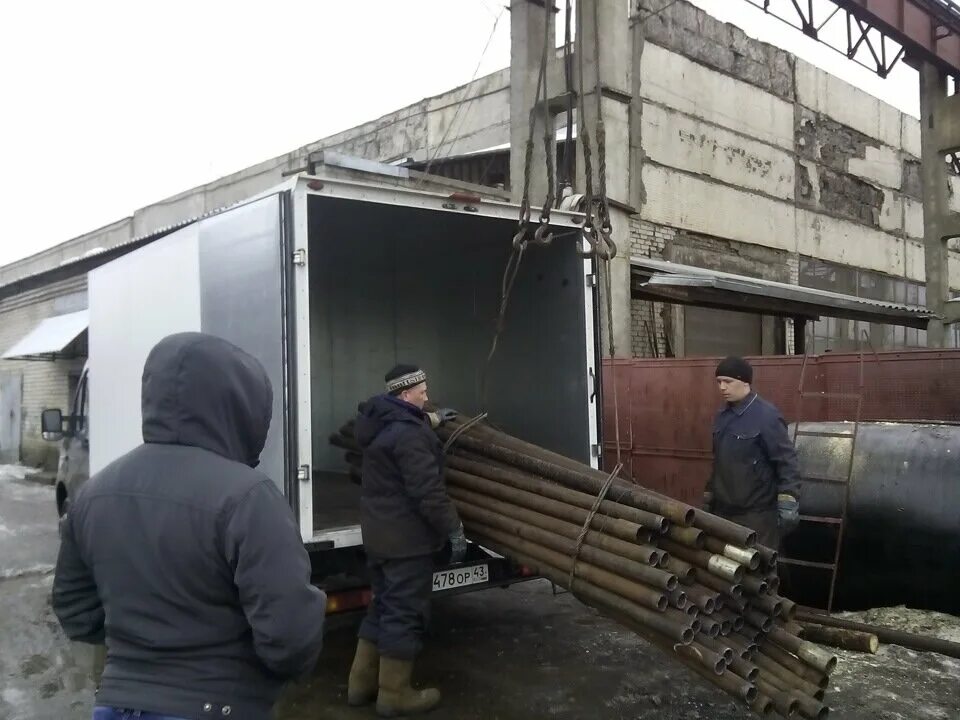 Грузят металл. Газель 3302 бортовая вывоз металлолома. Погрузка металлолома. Вывоз металлолома. Металлолом погрузка металлолома.