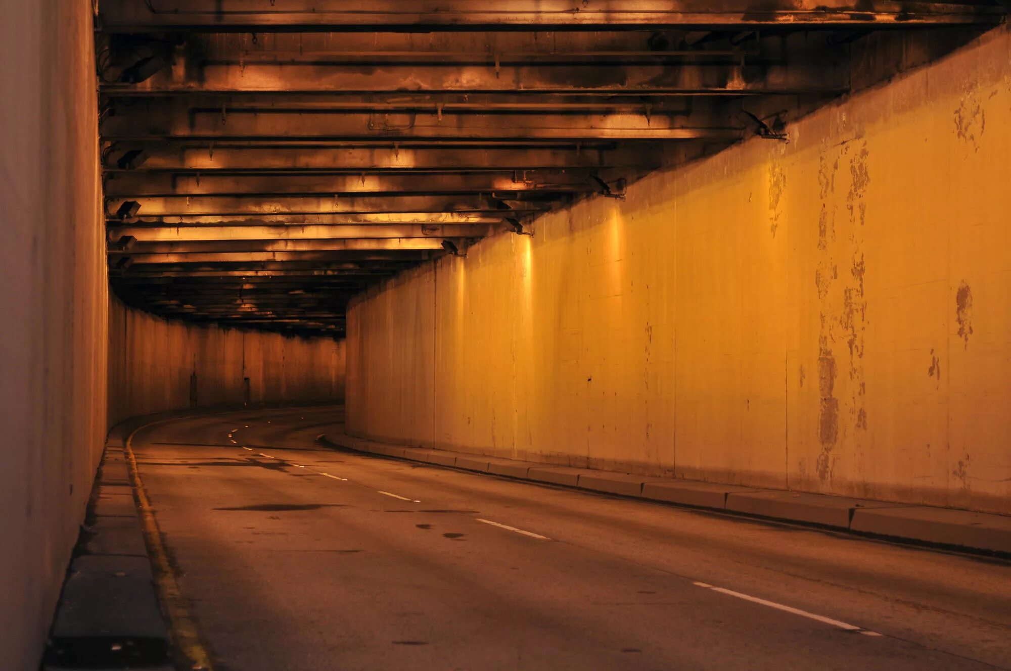 Подземная дорога то. Новый Арбат подземная дорога. Тоннель в Сиэтле. Подземная улица под новым Арбатом. Подземные дороги в городе.