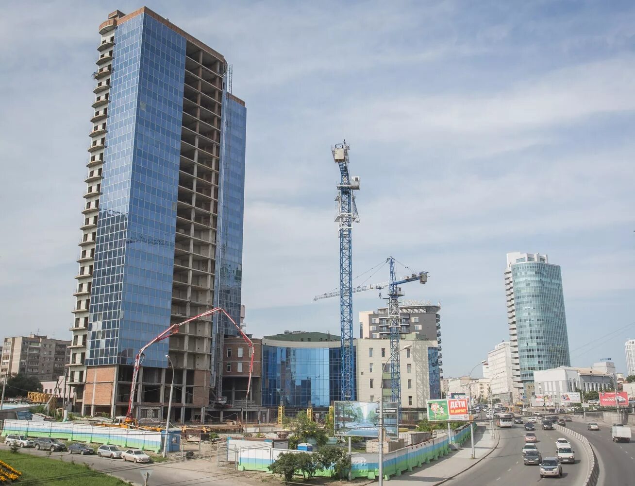 новосибирск высокие здания. небоскреб ипподромская новосибирск. небоскреб ипподромская новосибирск. три высотки в новосибирске. новосибирск советские высотки.