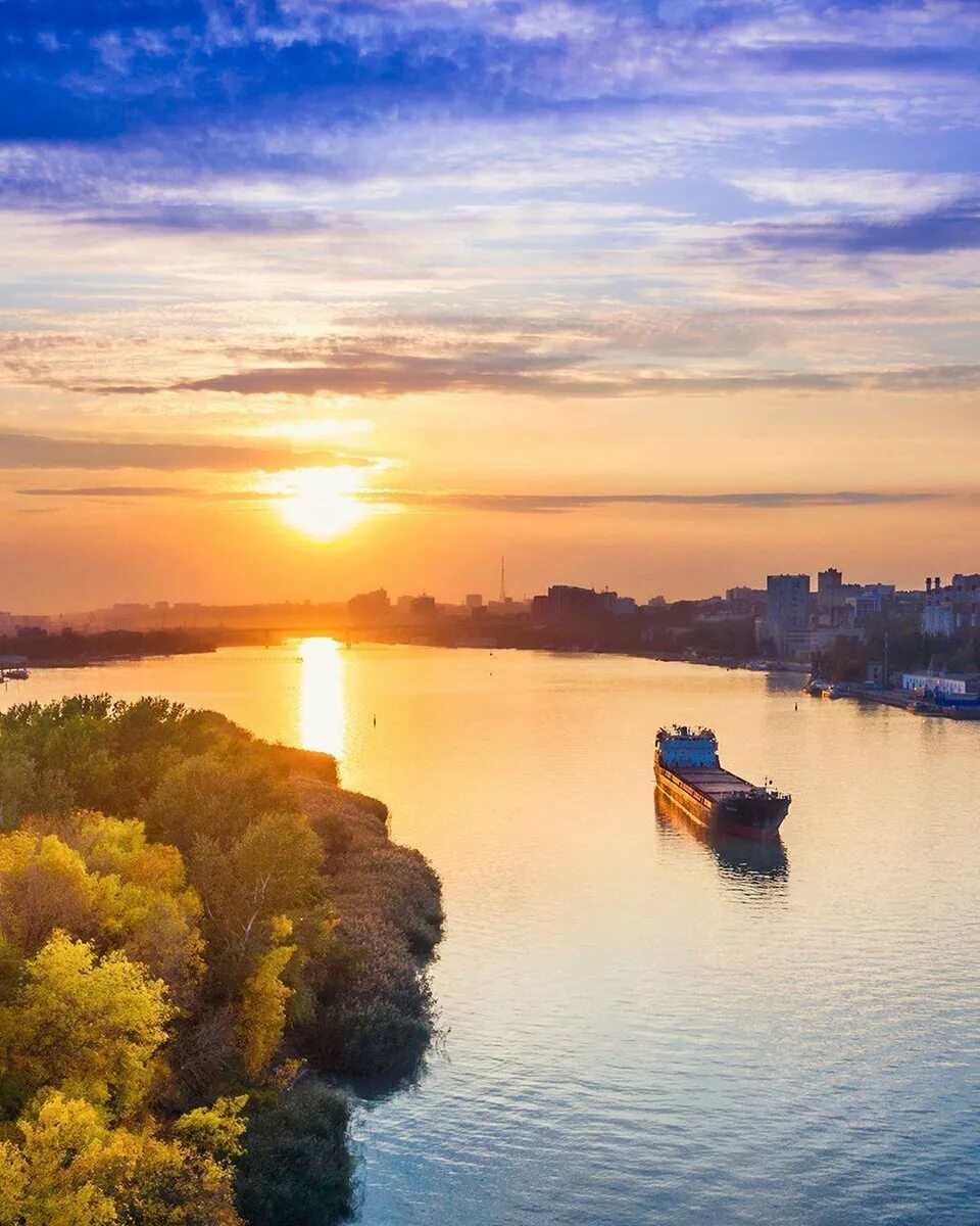 Температура воды в реке дон в ростове. Ростов на Дону река. Река Дон Ростов на Дону. Река Дон вечером. Пейзаж реки Дон Ростов.