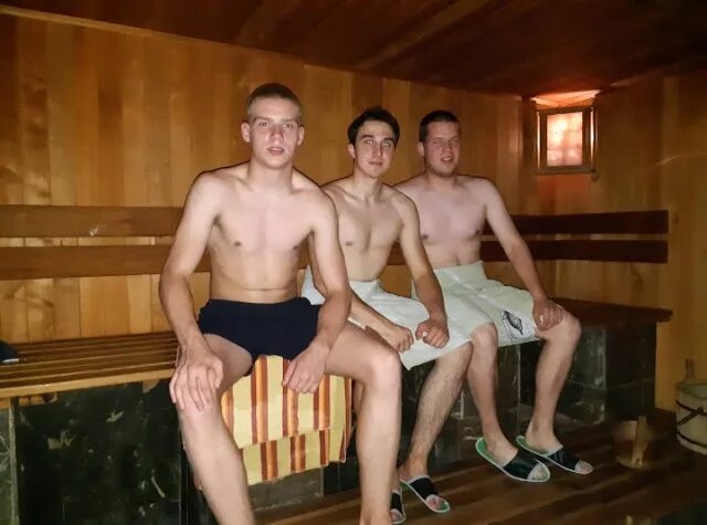 Парни в сауне 18. Пацаны в бане. мужчины в бане. парни в сауне. юноши в бане.