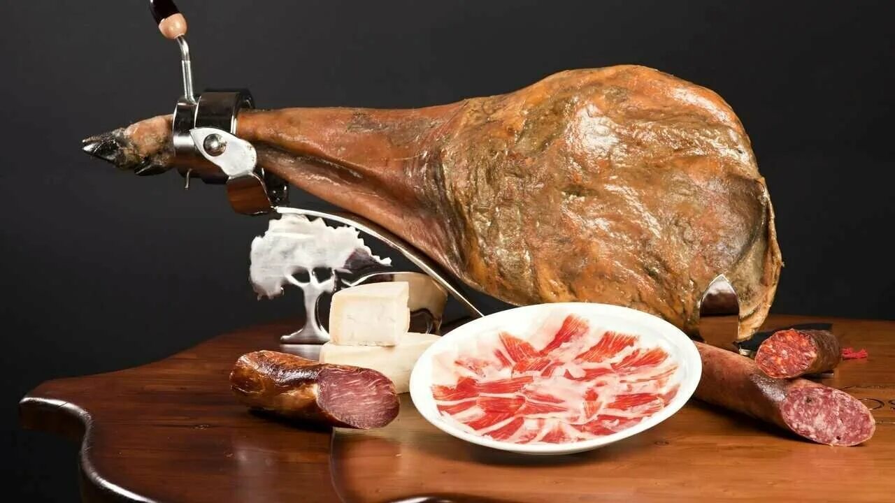 Хамон иберико. Магазин хамона в испании. Пармская ветчина прошутто. Как хранить хамон. Пармская ветчина прошутто.