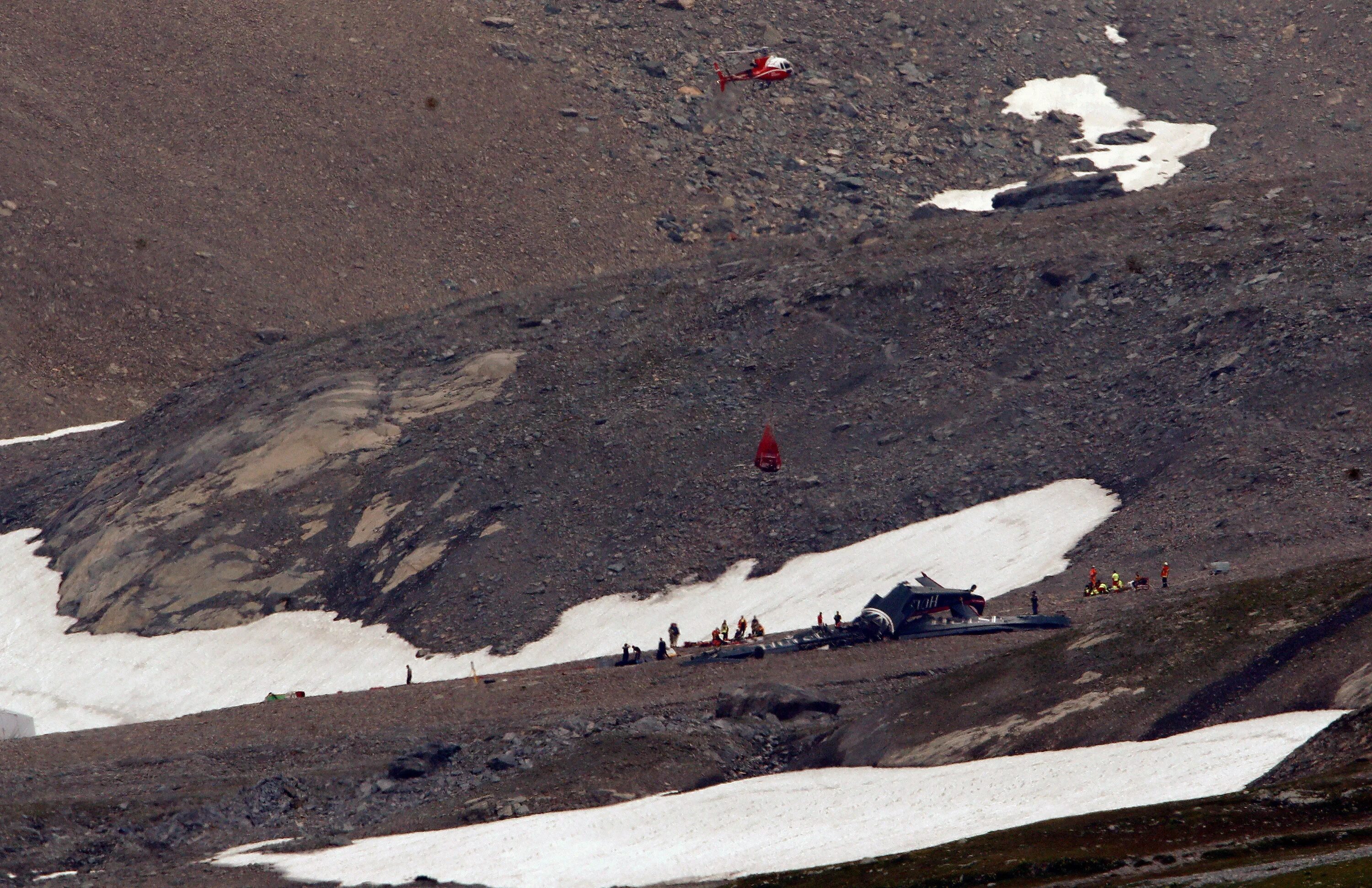 Падение самолета germanwings. Авиакатастрофа в альпах 2015. Самолет упал в альпах. Самолет упал в альпах. A320 germanwings авиакатастрофа.