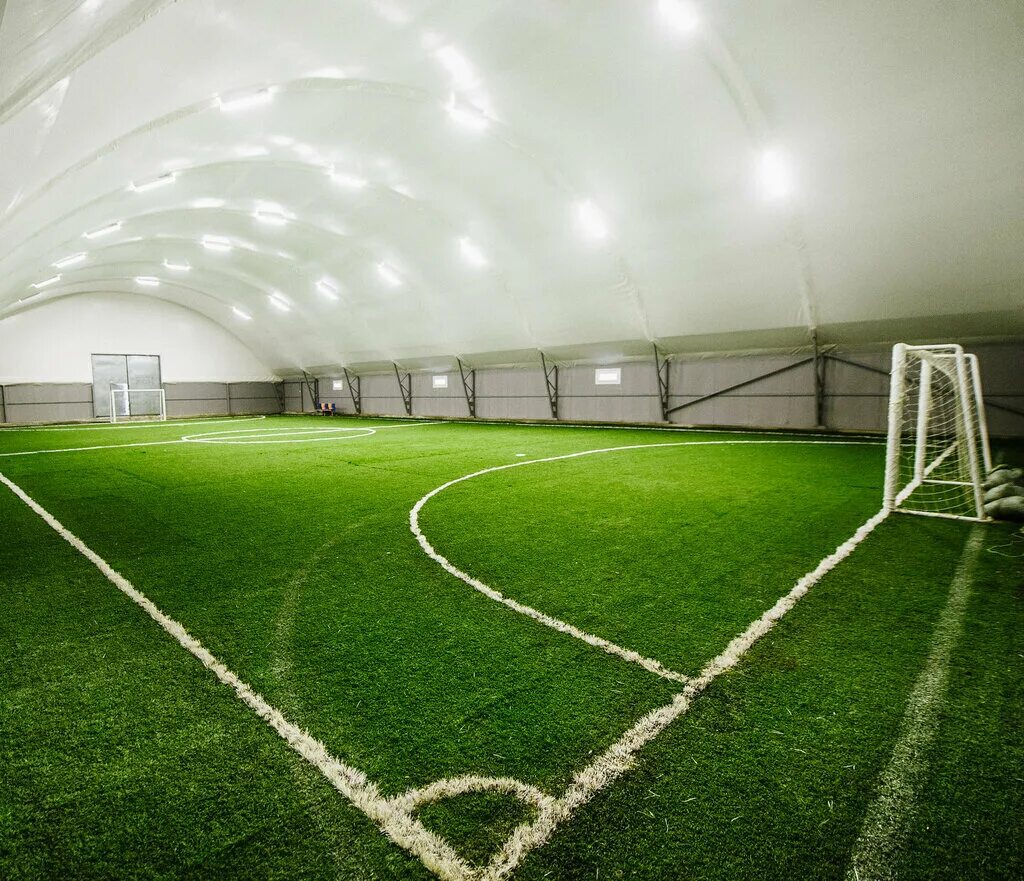 Манеж citysport металлург. Футбольный манеж олимп новокосино. Легкоатлетический манеж новокузнецк. Футзал манеж. Манеж металлург.