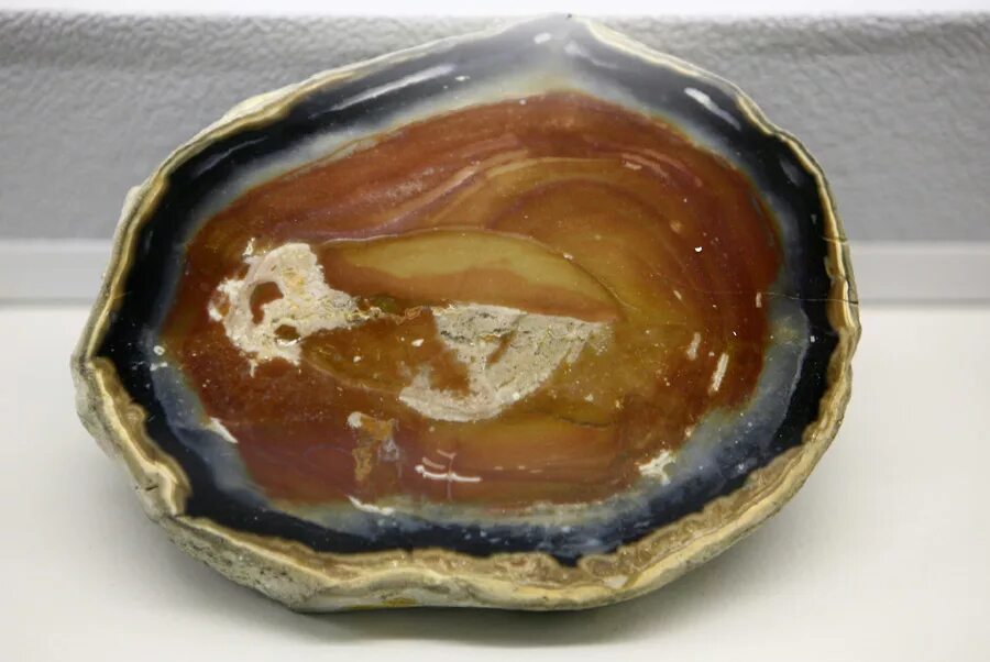 Красный кремень камень. Кровоточить ударение в слове. Кремни1. Кремень камень дьявола?. Кремень ударение в слове.