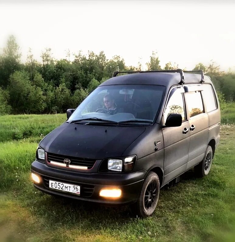 Таун айс 2001. Toyota Lite Ace 2001. Черный Тойота Lite Ace Noah. Toyota Lite Ace Noah 2001 Tuning. Toyota Town Ace 2003 года.