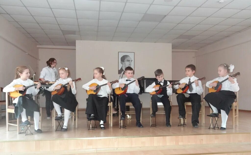 ансамбли музыкальная школа. ансамбль осипова балалайка. ансамбли музыкальная школа. платья для ансамбля скрипачей. музыкальная школа.