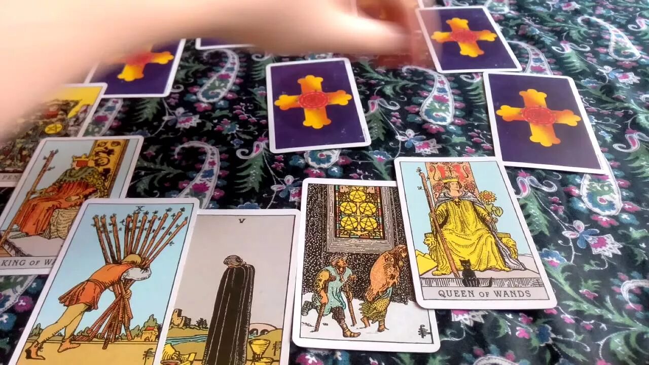 Расклад таро колесо года. Колесо любви расклад таро. квадрат таро. видео расклады на картах таро. детские таро квадратные.